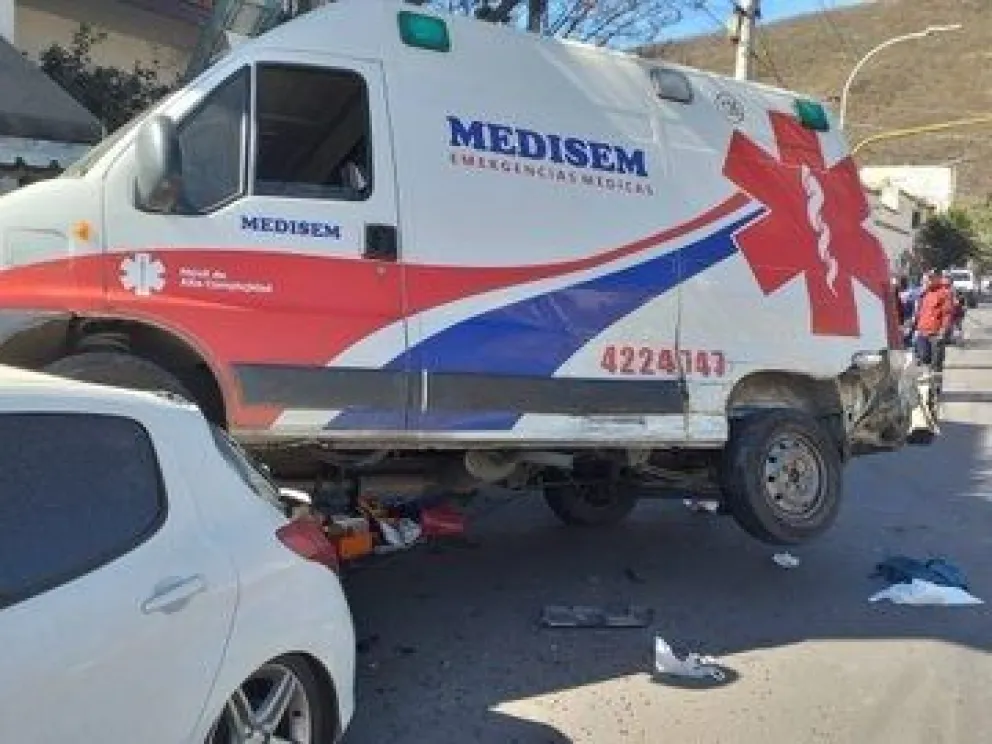 El conductor que chocó a la ambulancia quedó detenido