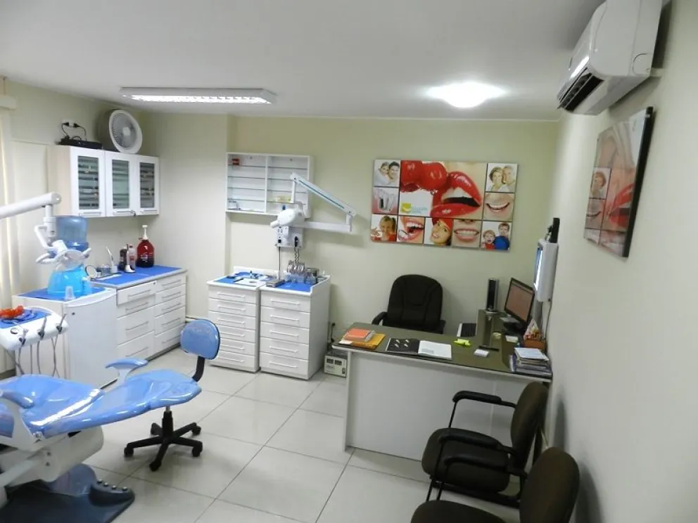Fue para arreglarse las caries, y el dentista terminó abusando de ella