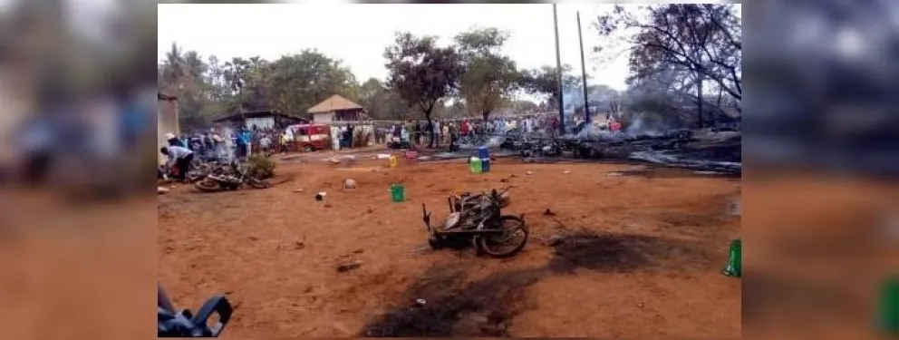 Tragedia: saqueaban un camión cisterna y explotó