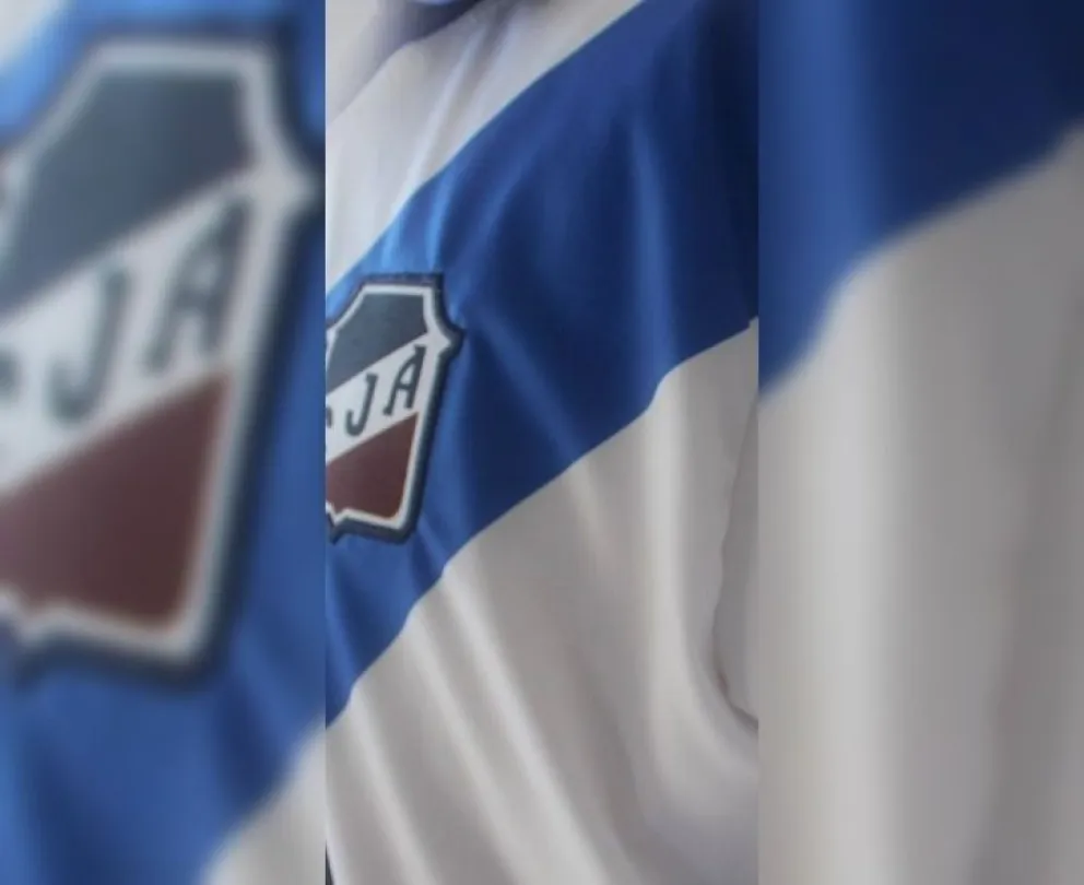 Previo al clásico, Juventud Antoniana presentó la camiseta que vestirán