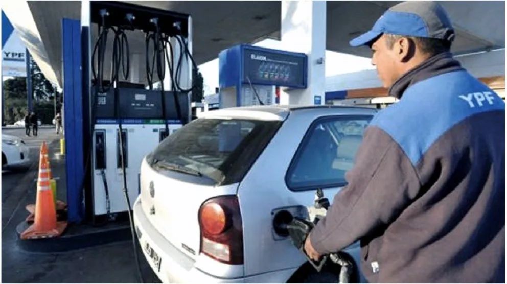Durísimo golpe al bolsillo: Desde hoy, los combustibles aumentan un 3,5%