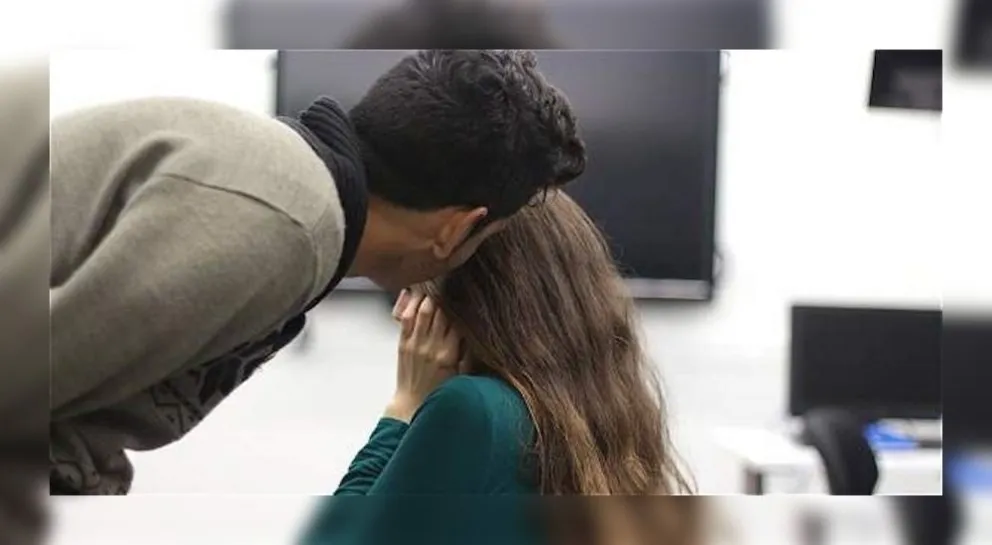Profesor ofrecía a sus alumnos subirles las notas a cambio de sexo