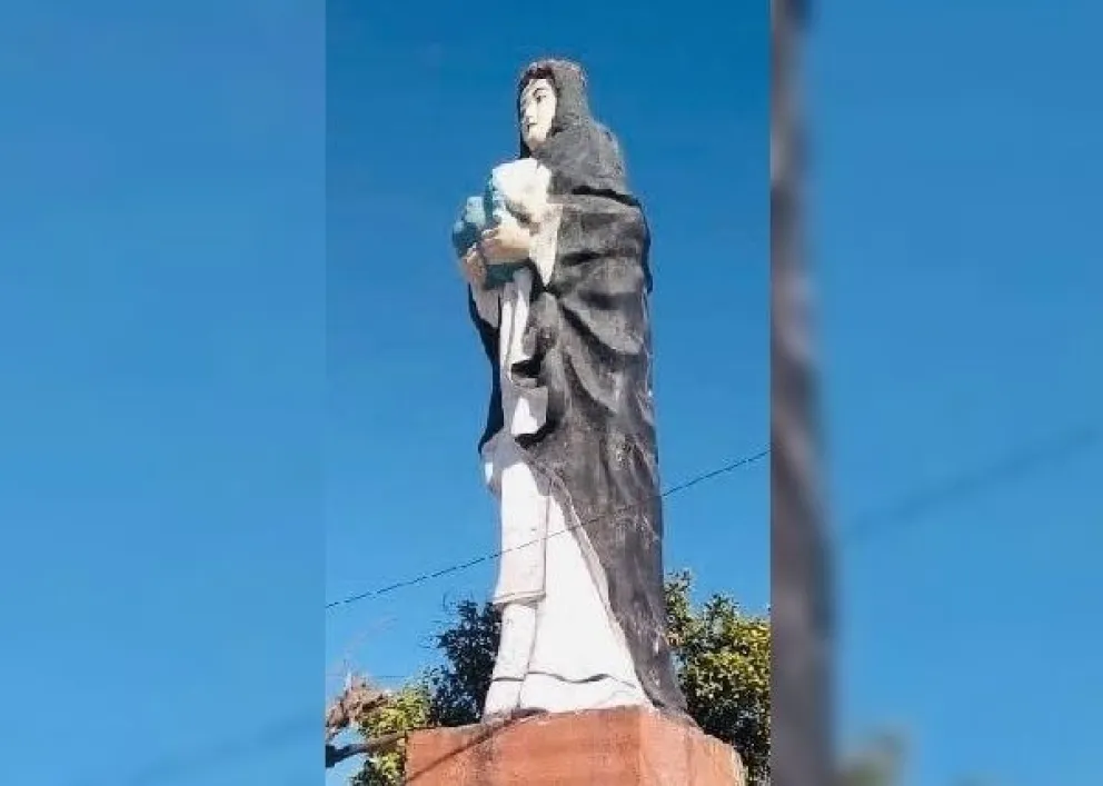 Vecinos de Güemes se cansaron de ver el estado de la Virgen, y tomaron una decisión