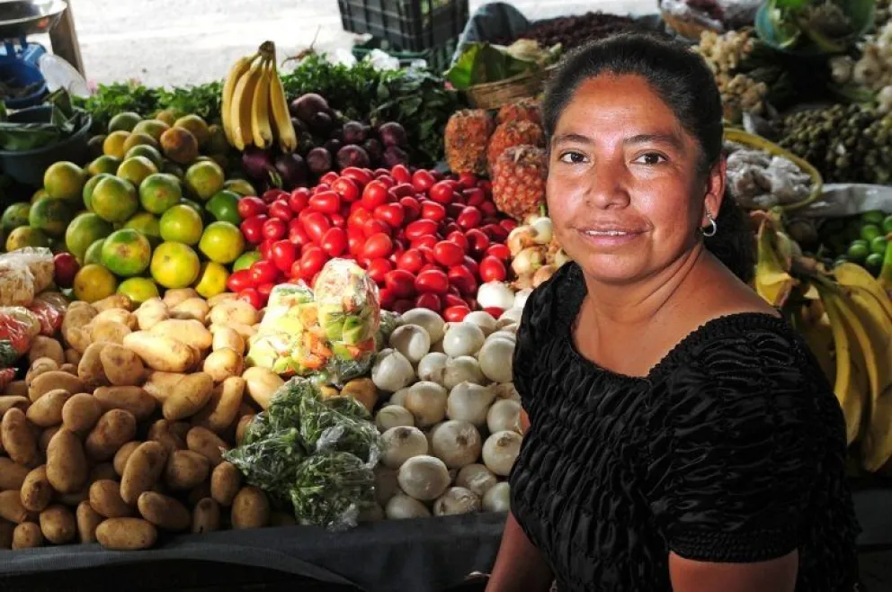 Realizaron un "verdurazo" en Orán. ¿Qué reclaman?