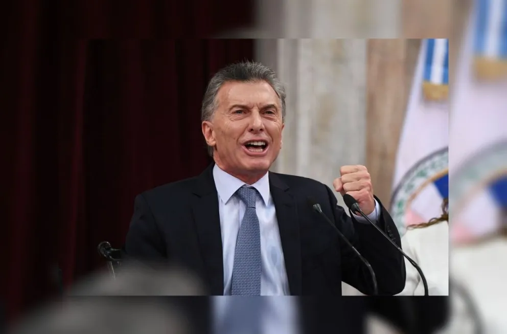 Mauricio Macri sigue en pie: inaugurará hoy un aeropuerto