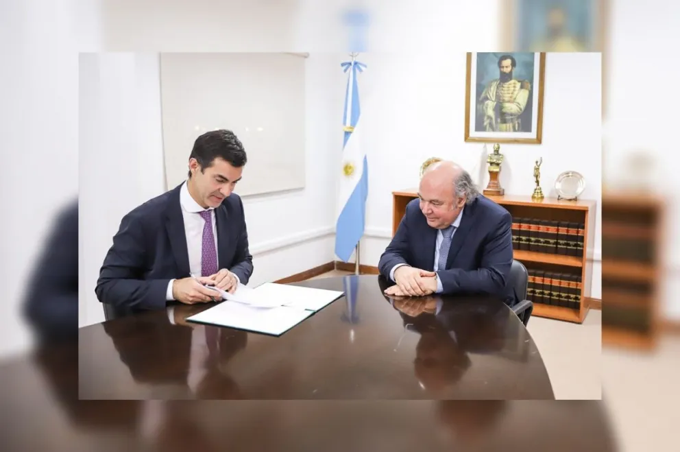 Es oficial: Urtubey firmó el proyecto para la modificación del CIF
