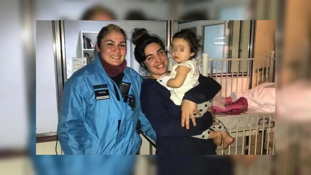 Una mujer policía se llevó el premio de heroína. ¿Qué hizo?