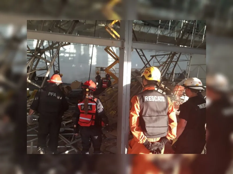 Terror en Ezeiza: se derrumbó una obra en construcción y hay un muerto