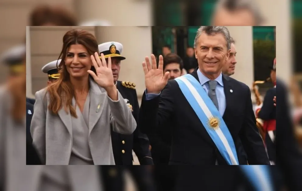 En medio de los rumores de mudanza, Juliana Awada parte al exterior
