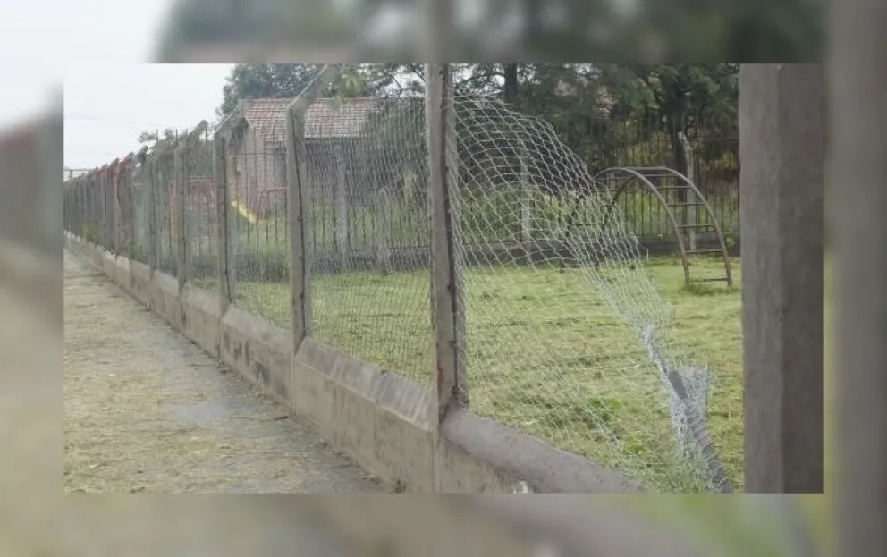 Orán: violentaron el alambrado y entraron a robar a un colegio