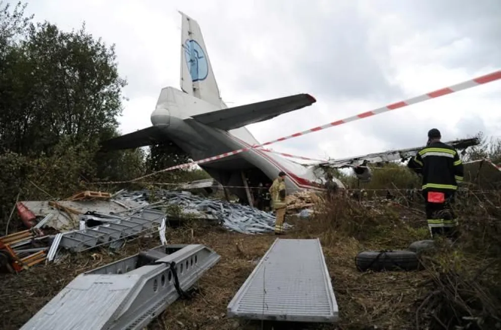 Tragedia: cinco personas murieron luego de que un avión tuviera que hacer un aterrizaje de emergencia