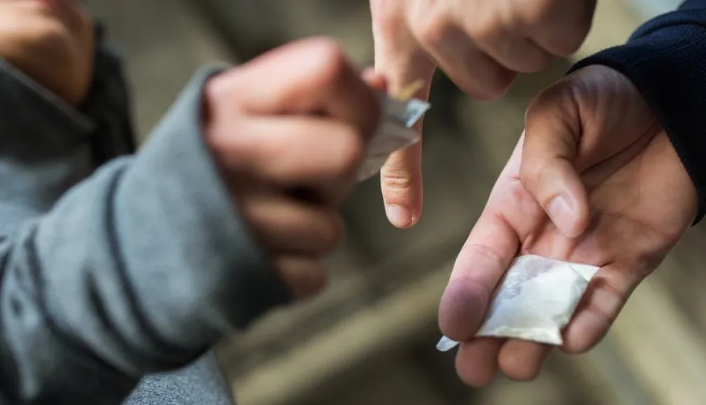 Negocio familiar: madre, hijo y nieto se dedicaban a vender drogas