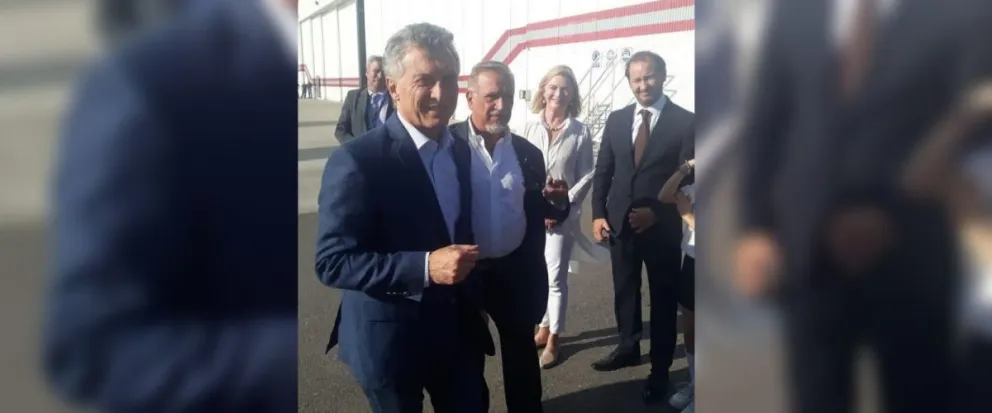 Juan Carlos Romero fue el encargado de recibir a Mauricio Macri en el aeropuerto