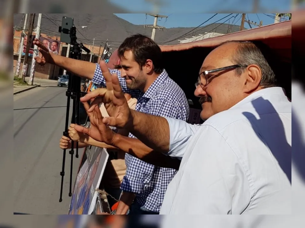 Cierre de campaña de Sergio Leavy: en caravana, recorrió los barrios salteños