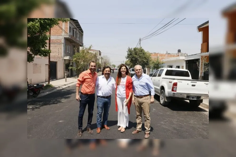 Sáenz, Cánepa, Bettina y Madile caminaron juntos por la zona sudeste de Salta