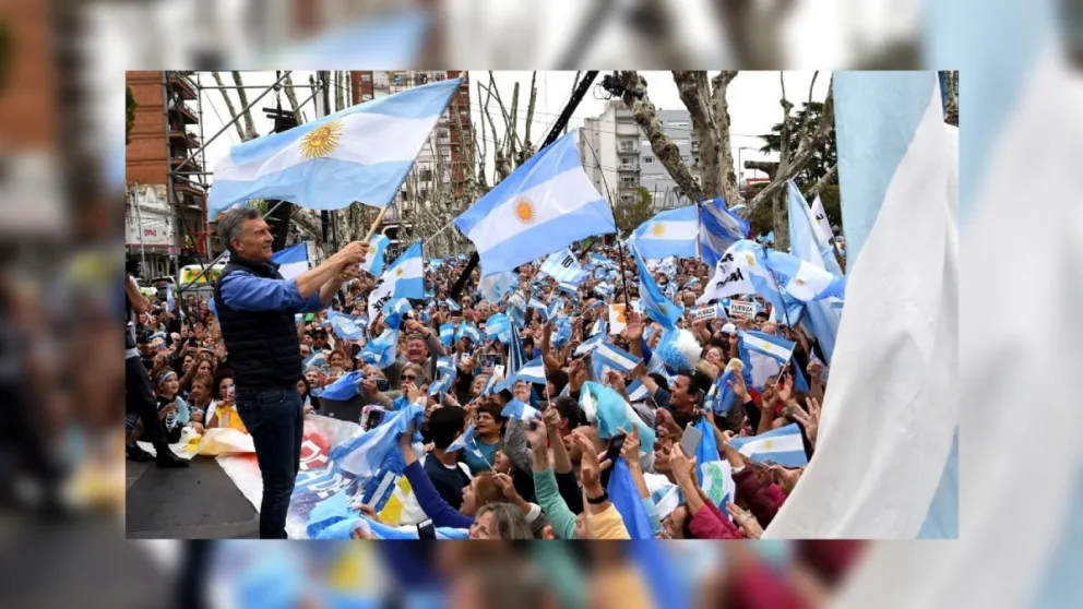 Hoy: Macri espera a una multitud de personas en el Obelisco