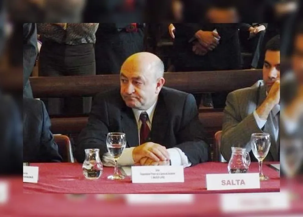 Estiman que Mashur Lapad haya destituído al intendente de Santa Victoria Este
