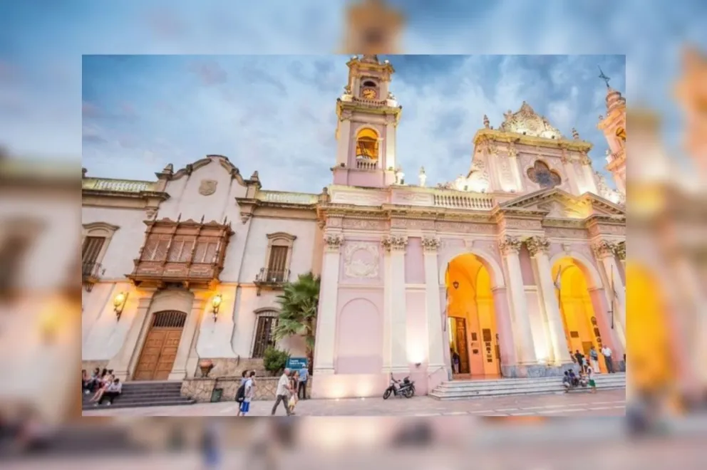 Tensión: allanaron el arzobispado de Salta