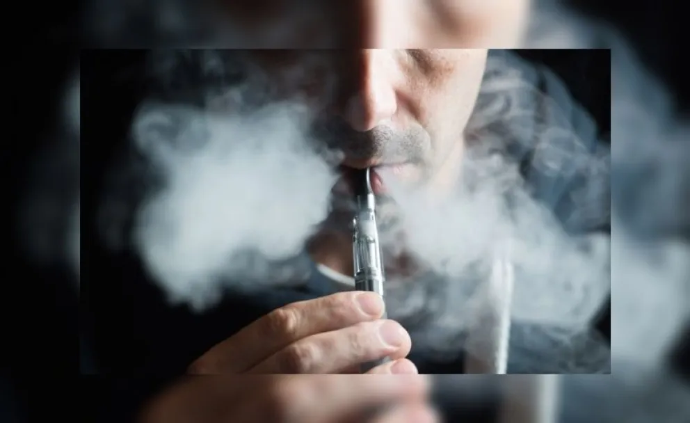 Cigarro electrónico: un argentino está internado por vapear