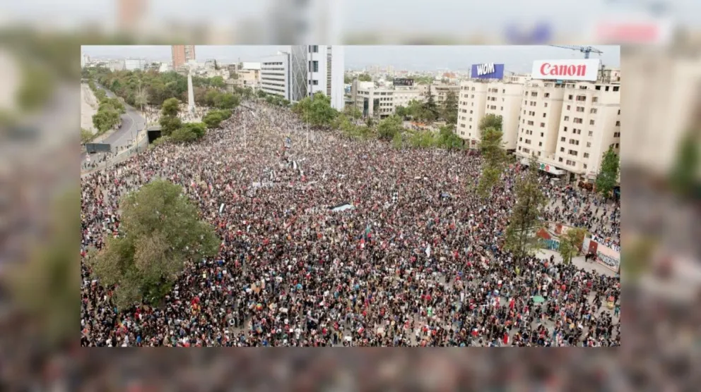 Crisis total en Chile: un millón de personas se reunió para pedir la renuncia del presidente