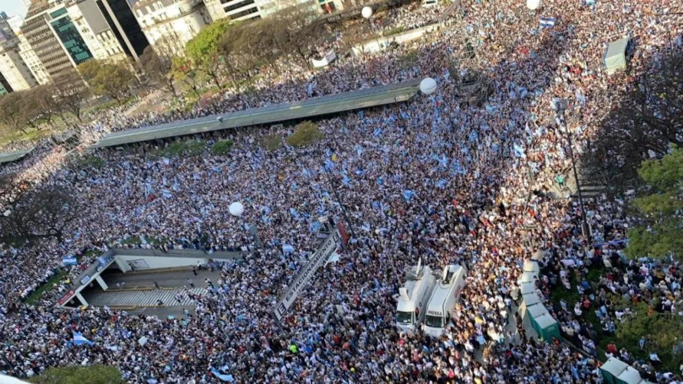 “Marcha del millón”: una multitud acompaña a Mauricio Macri en el Obelisco