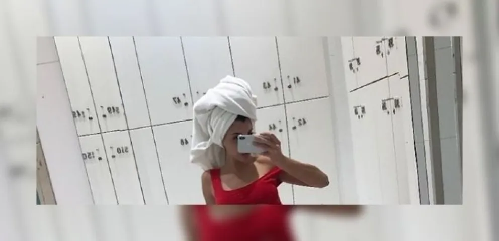 Luciendo lencería erótica, Charlotte Caniggia subió la temperatura
