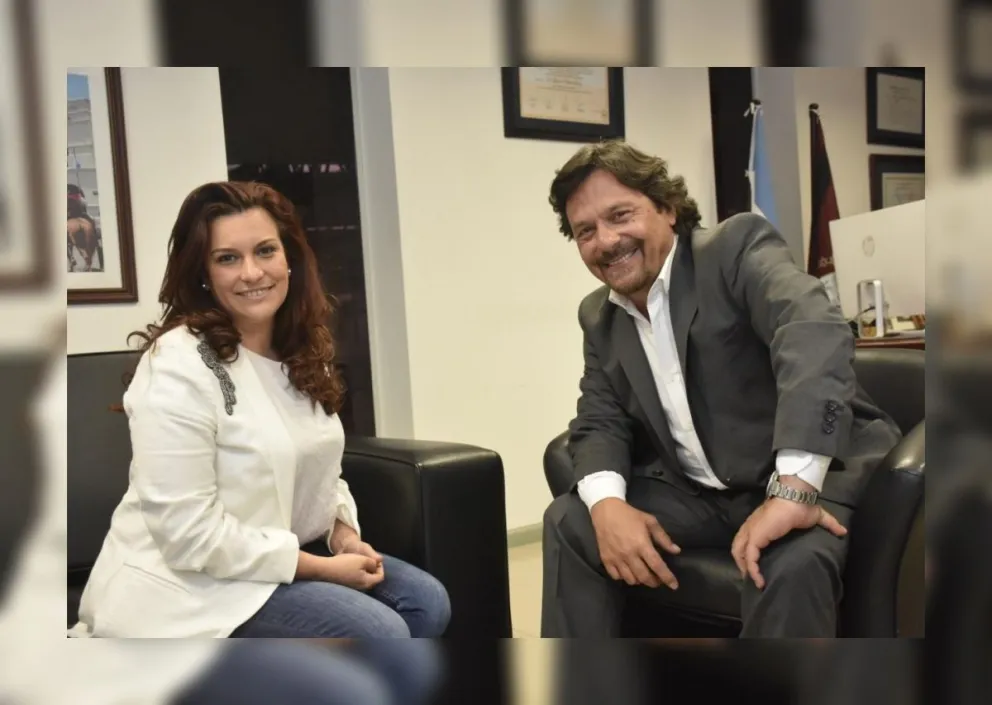 Pulgar arriba: Mónica Juárez cuenta con todo el apoyo de Gustavo Sáenz