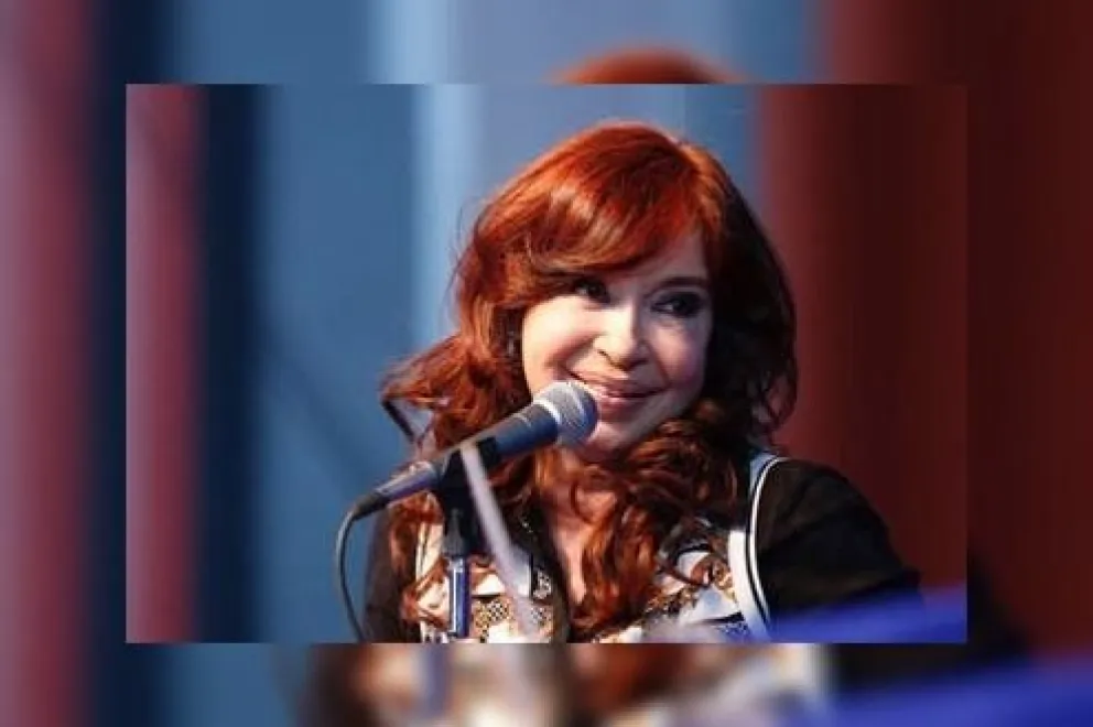 La "yegua" se convirtió en "cobra": se viralizó un video de Cristina Kirchner bailando la popular canción de Jimena Barón