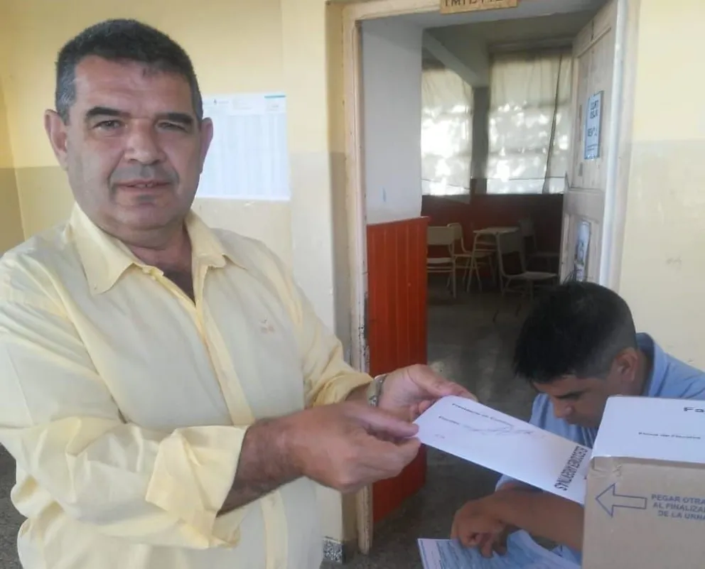 Alfredo Olmedo, tras emitir su voto: "Hoy es un día de esperanzas..."