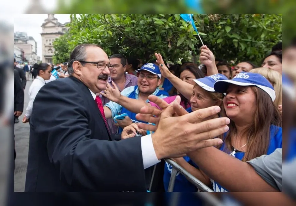 Sergio Leavy estuvo en la asunción de Juan Manzur