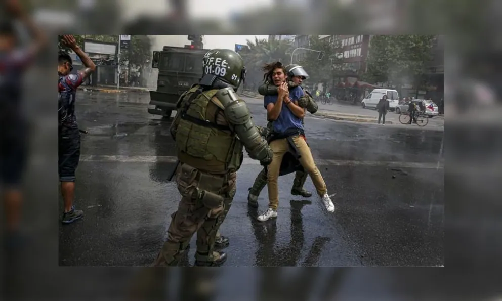 No se rinden: volvieron a reprimir a una multitud de chilenos