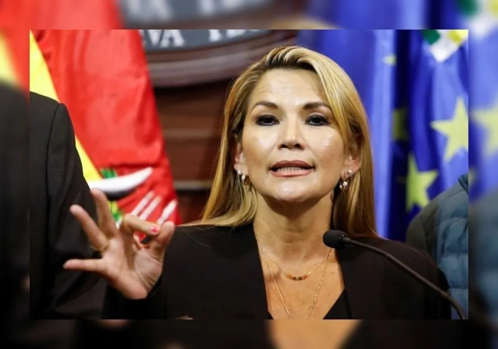 Ahora: Jeanine Áñez se proclamó presidenta interina de Bolivia