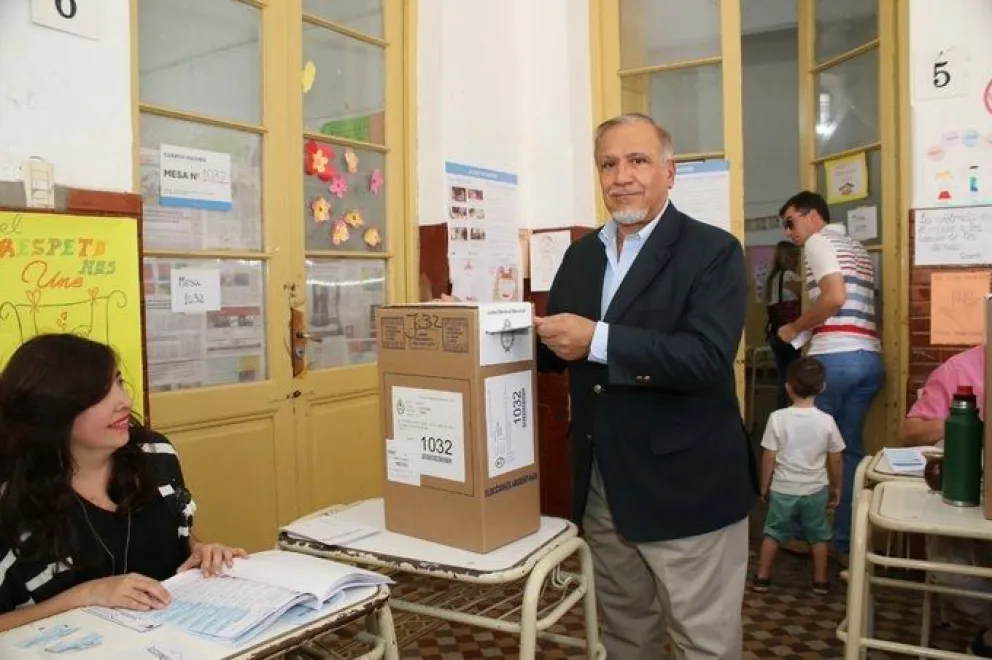 Juan Carlos Romero: A la gente que no ha votado todavía lo invito a votar. Hay que cumplir con la República votando"
