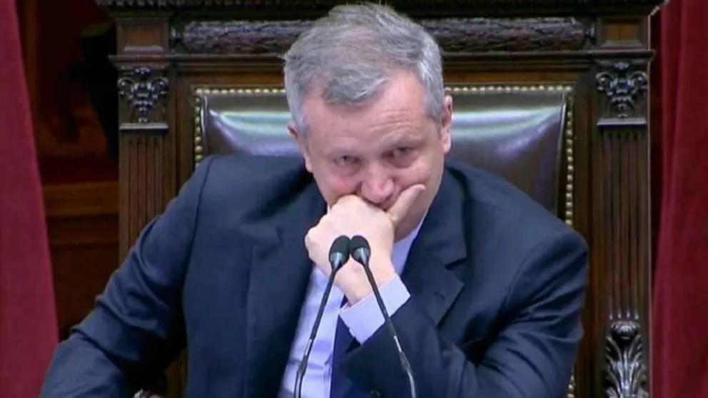 En su última sesión, Emilio Monzó no pudo contener las lágrimas