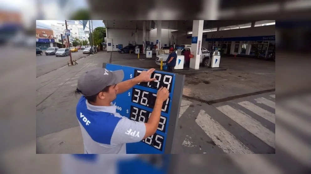 Insostenible: el Gobierno autorizó una nueva suba en los combustibles