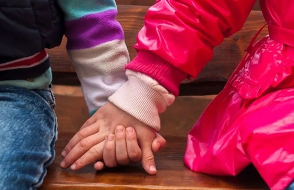 Un niño de 3 años espera ser adoptado 