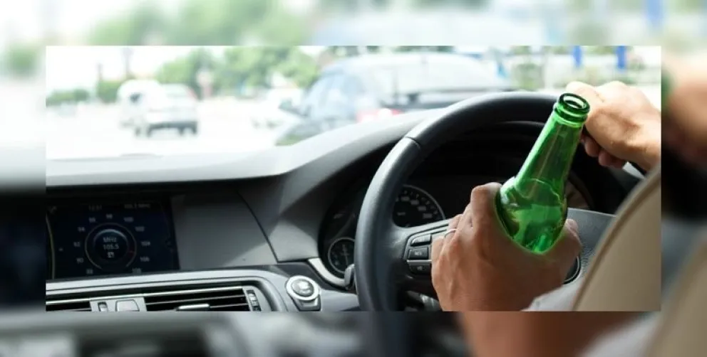 Inconsciencia al volante: manejaba alcoholizado y casi provoca una desgracia