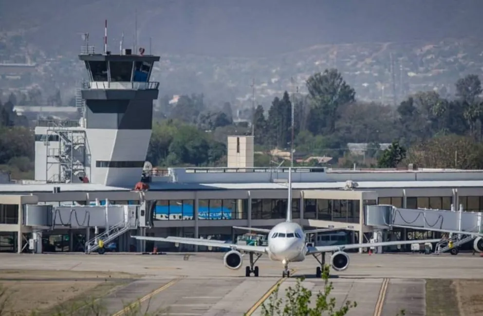 Niegan que la manga del Aeropuerto de Salta se haya quebrado