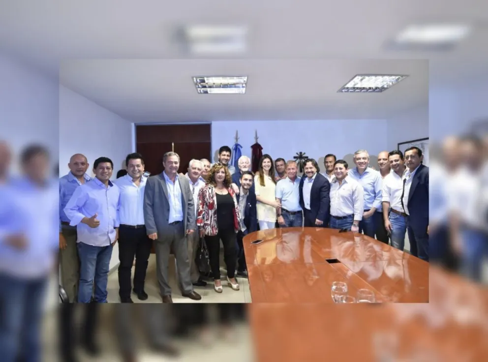 Gran reunión entre Gustavo Sáenz y los intendentes electos del frente que lidera