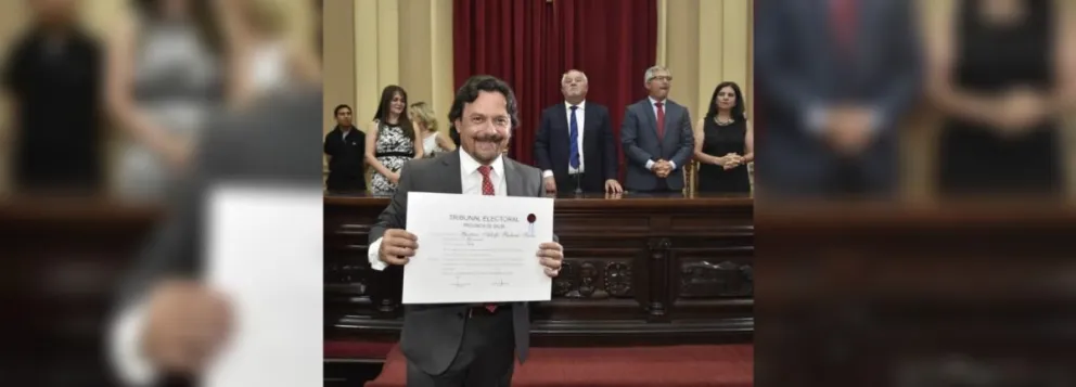 Gustavo Sáenz recibió su diploma de gobernador electo: “¡Gracias a los salteños por la confianza!”