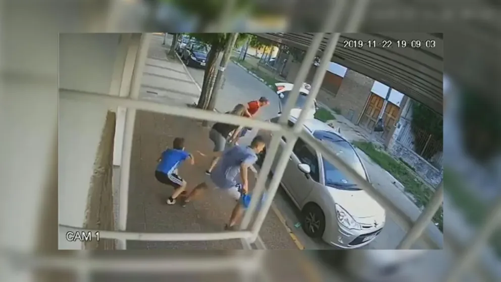 VIDEO. "Que nadie se atreva a tocar a mi vieja": un nene peleó con un ladrón por proteger a su mamá