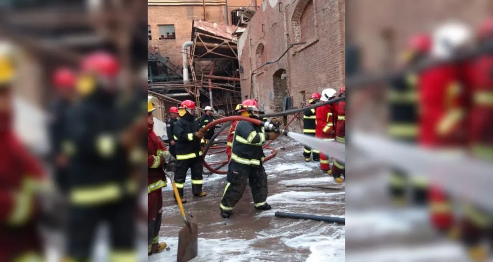 Incendio en el ingenio La Esperanza: el Gobernador de Jujuy agradeció la ayuda de los Bomberos de Salta