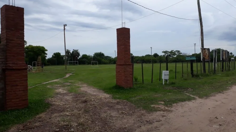 Horror en Zona Oeste: hallaron el cuerpo de una mujer en el baño de una cancha