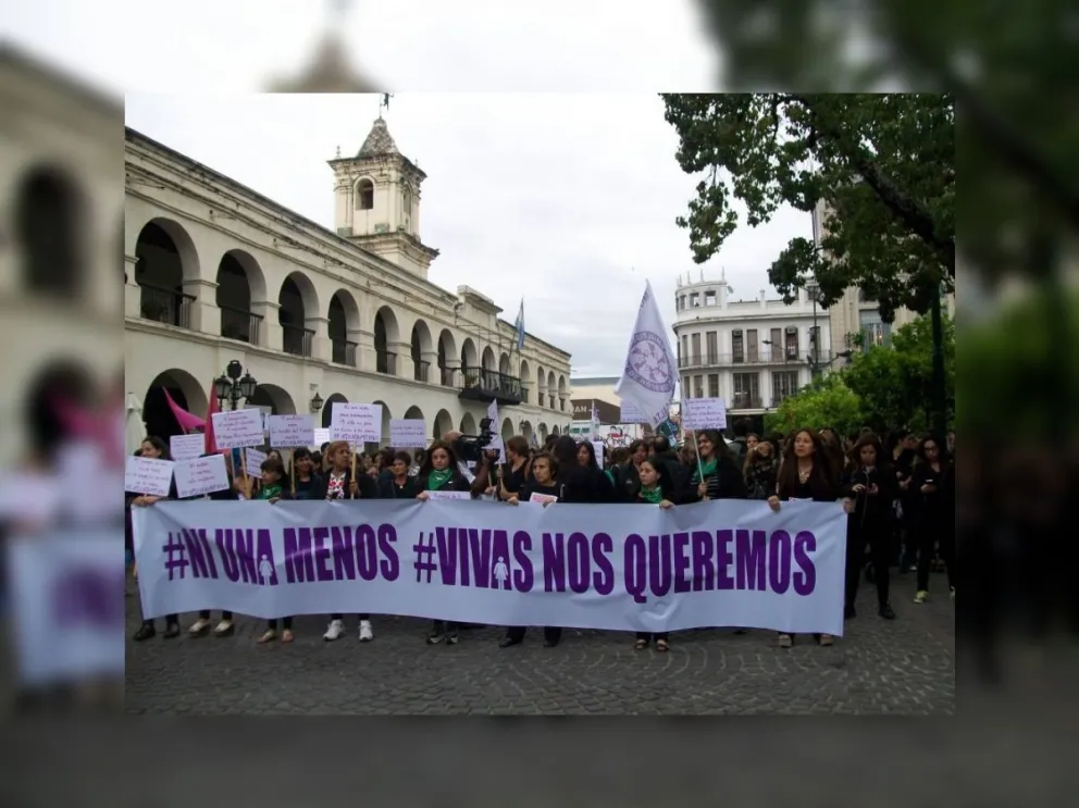 Salteñas marchan para pedir "ni una menos"