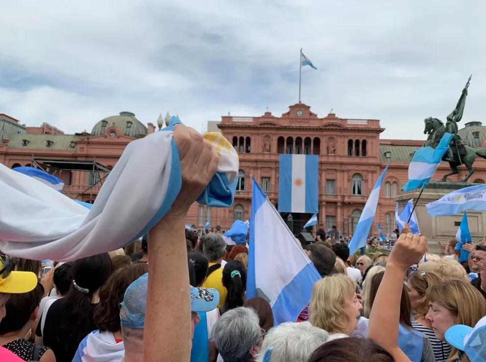 Mauricio Macri se despide: una multitud ya espera en Plaza de Mayo