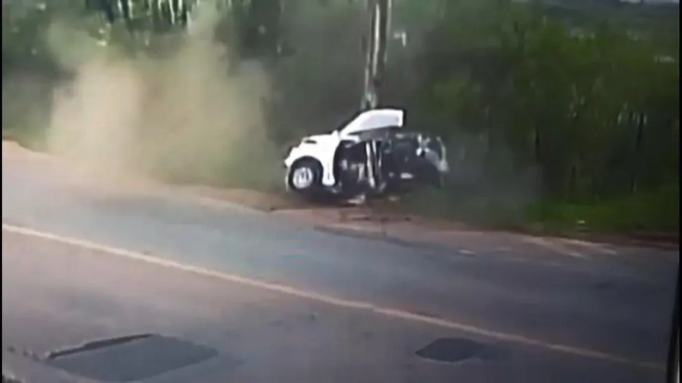 Impactante video de un choque: el auto queda destrozado