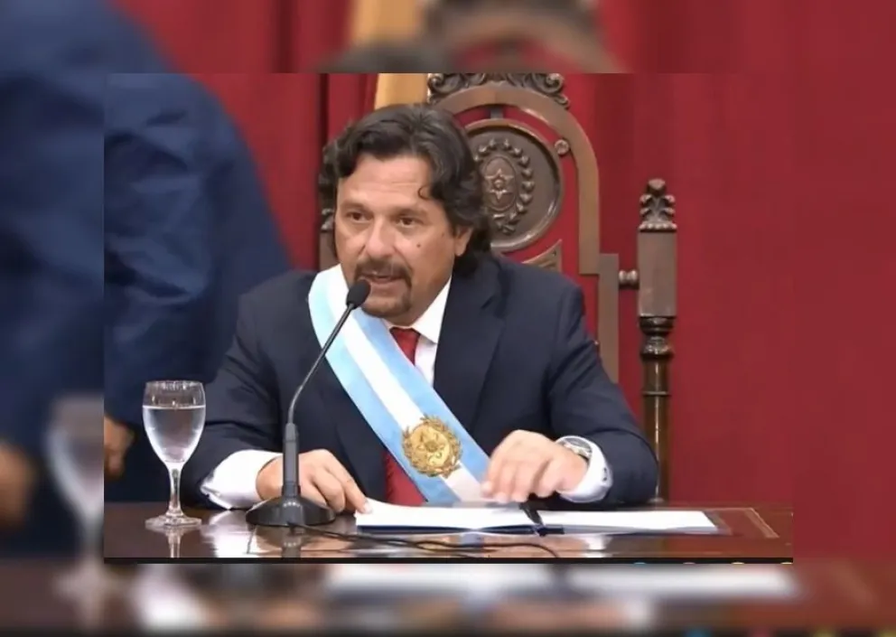 Gustavo Sáenz ya es gobernador: "Los invito a todos a construir con amor, humildad y grandeza la Salta que nos merecemos"