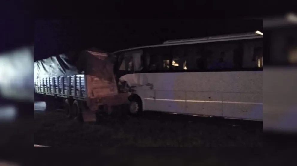 Ola de tragedias: nuevamente chocó un micro que trasladaba jóvenes