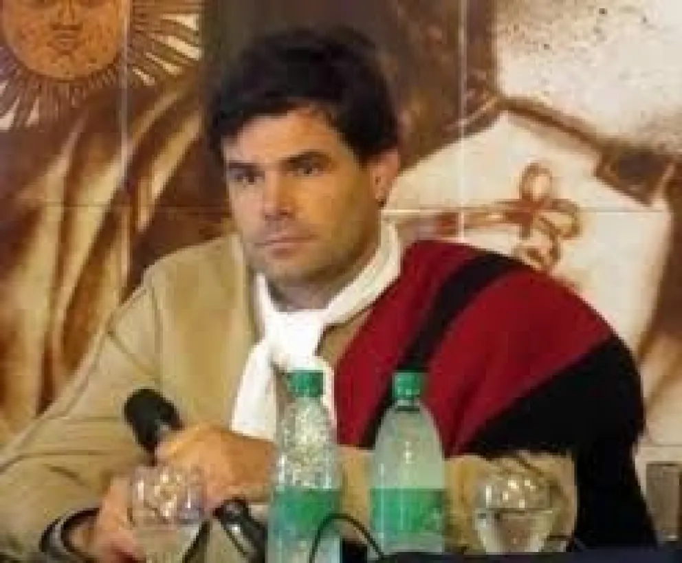 Francisco Aráoz: " Me parece un despropósito que haya 2 feriados para homenajear al héroe gaucho"