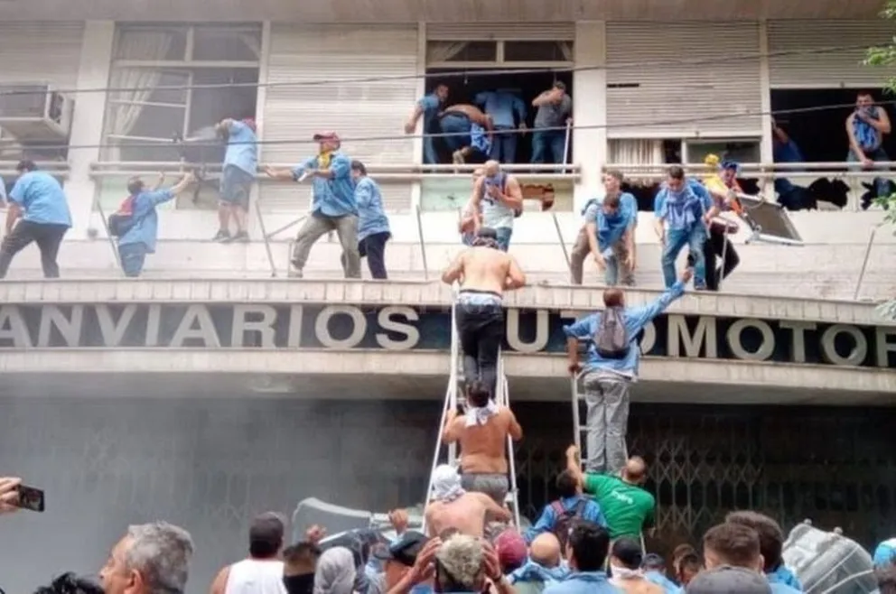 La violencia ocurrida en la UTA en Buenos Aires:  "Esto fue una interna gremial"